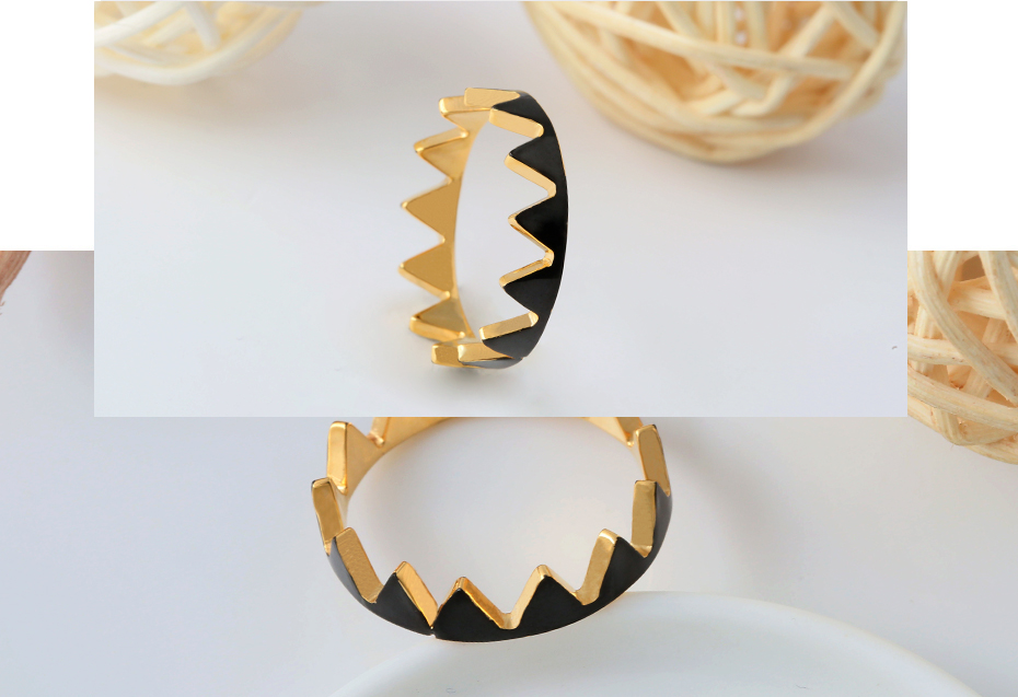Simple K gold ring