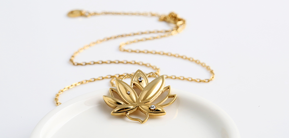Lotus pendant necklace