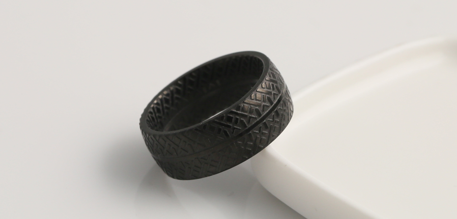 Patterned fashion ring