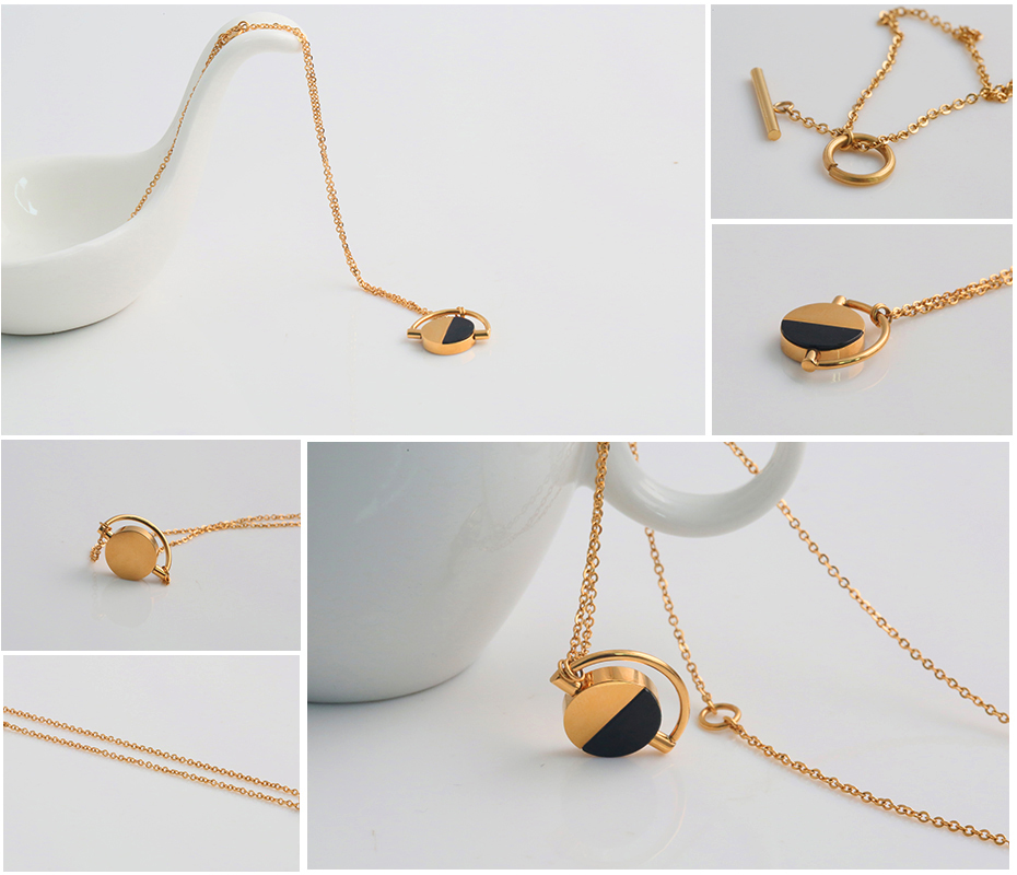 Rotating hollow round necklace