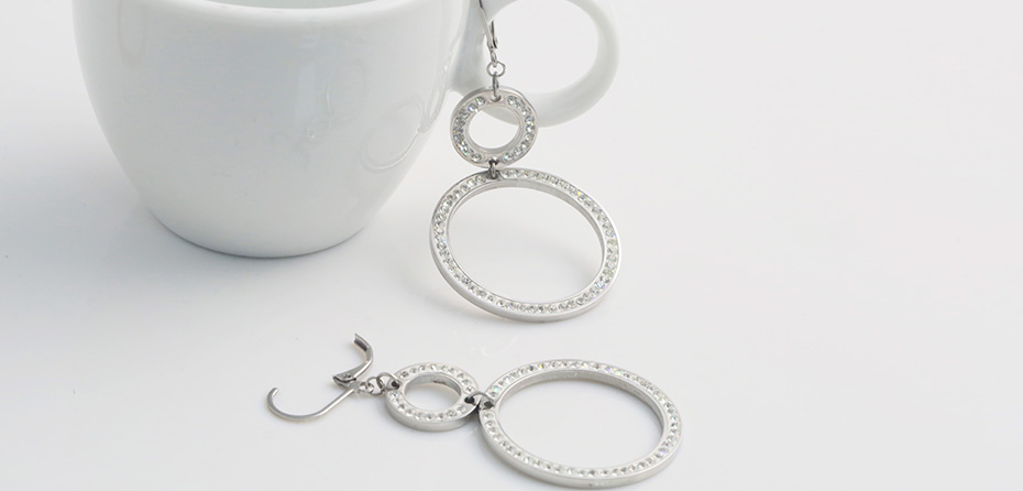 Chain buckled diamond earrings