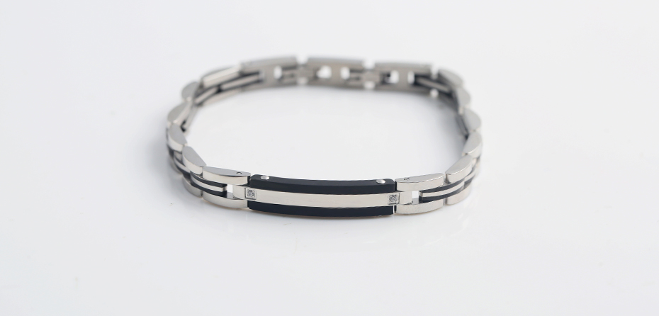 Trendy curved diamond bracelet