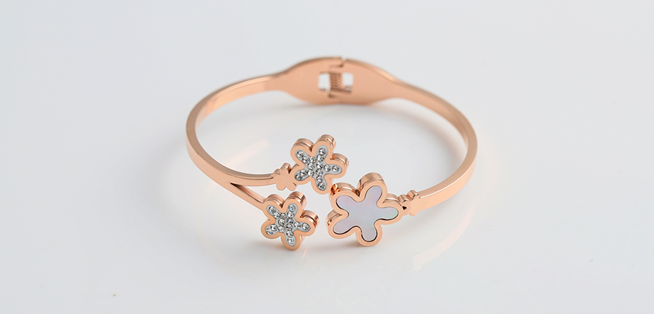 Fashion size flower bracelet