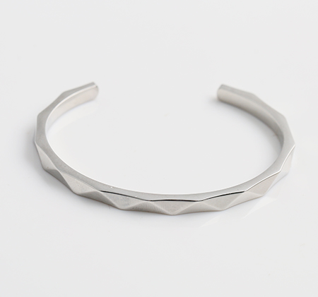 Diamond-shaped open stainless steel bracelet