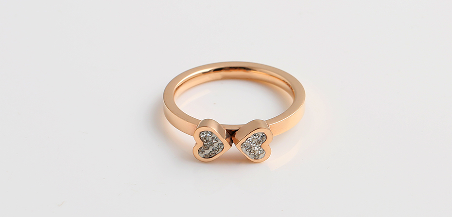 Double heart-shaped diamond-studded titanium steel ring
