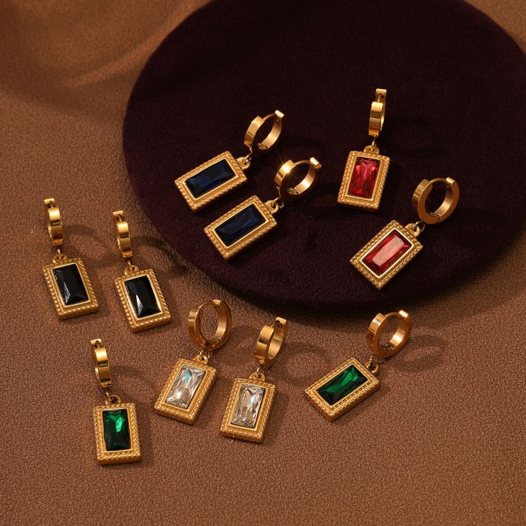 Square earrings inlaid with emerald zircon earrings